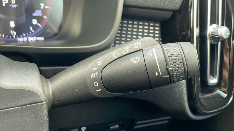 Volvo Xc40 2.0 B4P R DESIGN 5dr Auto Petrol Estate